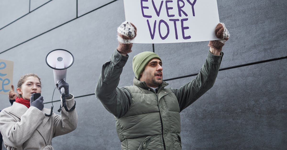 Orbán's Rival Targeted by Viral Videos