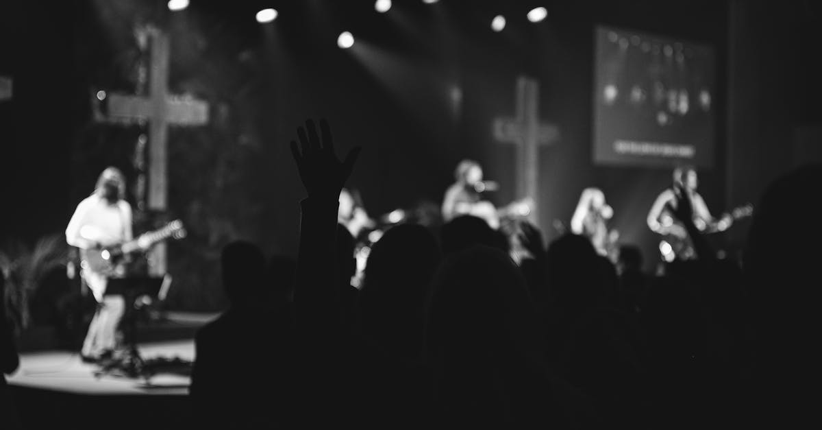 Mitski's Unusually Quiet Audience Shocks Hollywood High