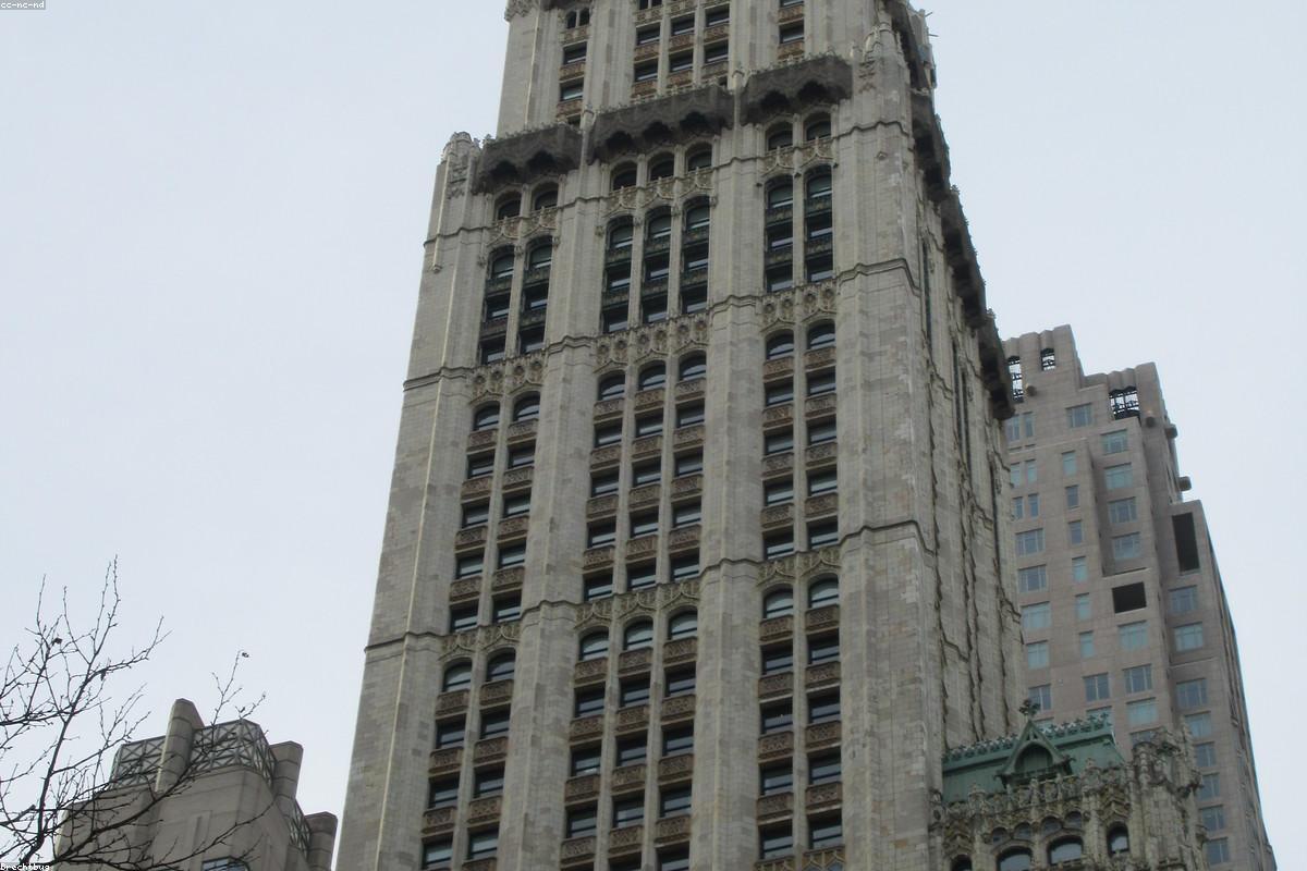 US VP Arrives in Pakistan for Historic Summit